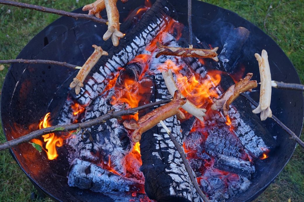 Würtschen grillen mit Feuerschale